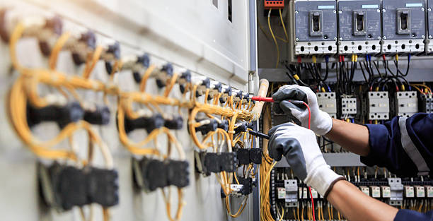 Professional Electrician technician working in Ramapo College of New Jersey, NJ
